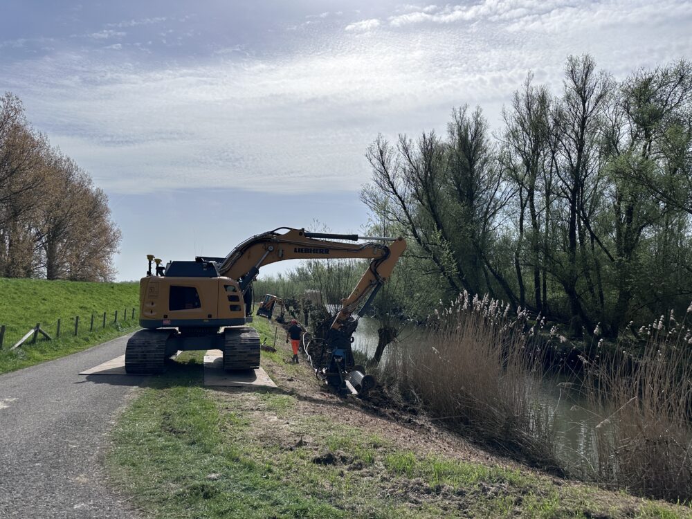 Beverwering plaatsen Oude Maas bij Hoogvliet